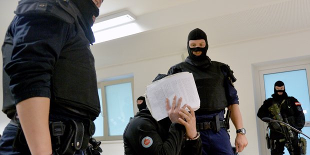 Nur 2 Jahre Haft für einen Jihadist der als Flüchtling getarnt war 