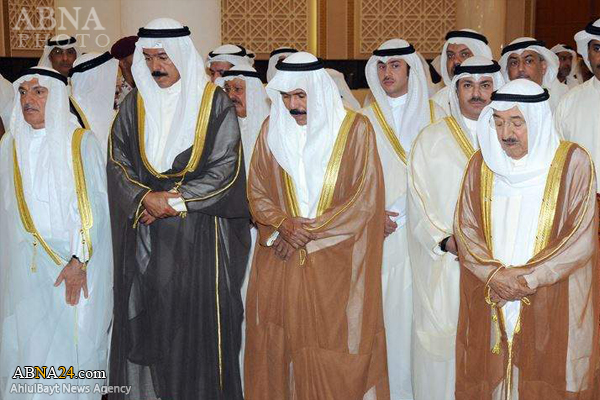 امير الكويت يصلي بمسجد الامام الصادق (ع)+ (صور)