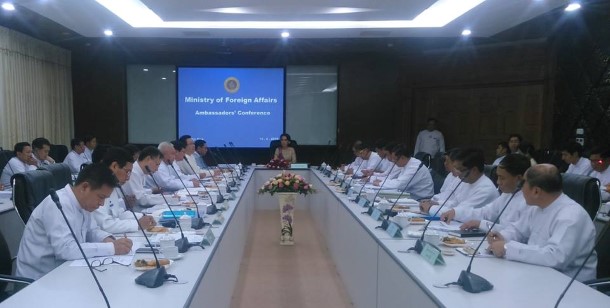 ႏိုု္င္ငံႏွင့္ႏုုိင္ငံသား အက်ဳိးစီးပြားကာကြယ္ဖုုိ႔ ျမန္မာသံအမတ္မ်ားကိုု ေဒၚေအာင္ဆန္းစုုၾကည္ ညႊန္ၾကား