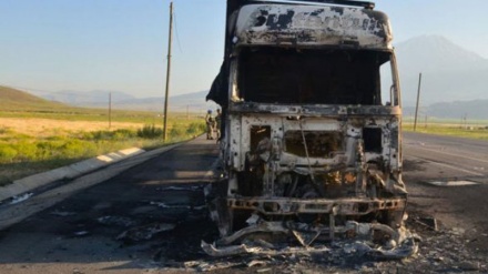 Zwei iranische LKWs in der Türkei in Brand gesetzt