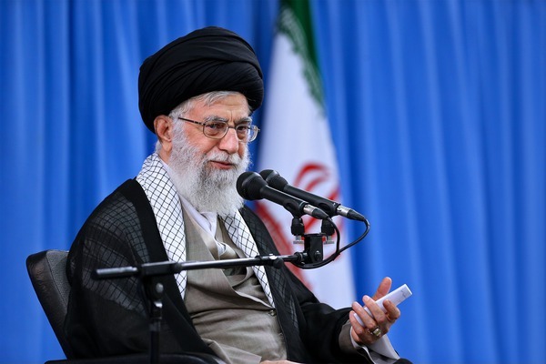 Imam Khamenei: 'The Economy of Resistance' can fulfill Iran’s dignity, requirements