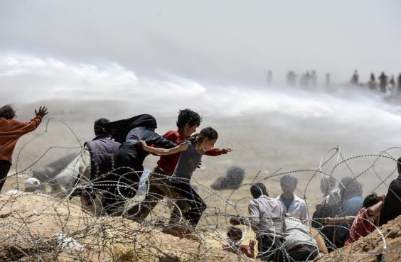 8 Syrian refugees gunned down by Turkish border guards