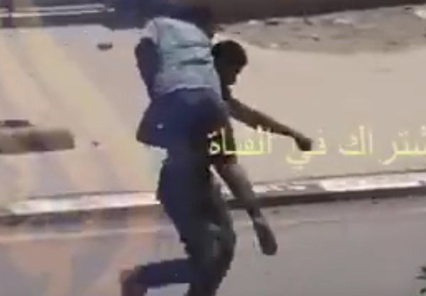 فيديو / إصابة احد مجاهدي الحشد الشعبي اثناء انقاذه لمدني في الفلوجة