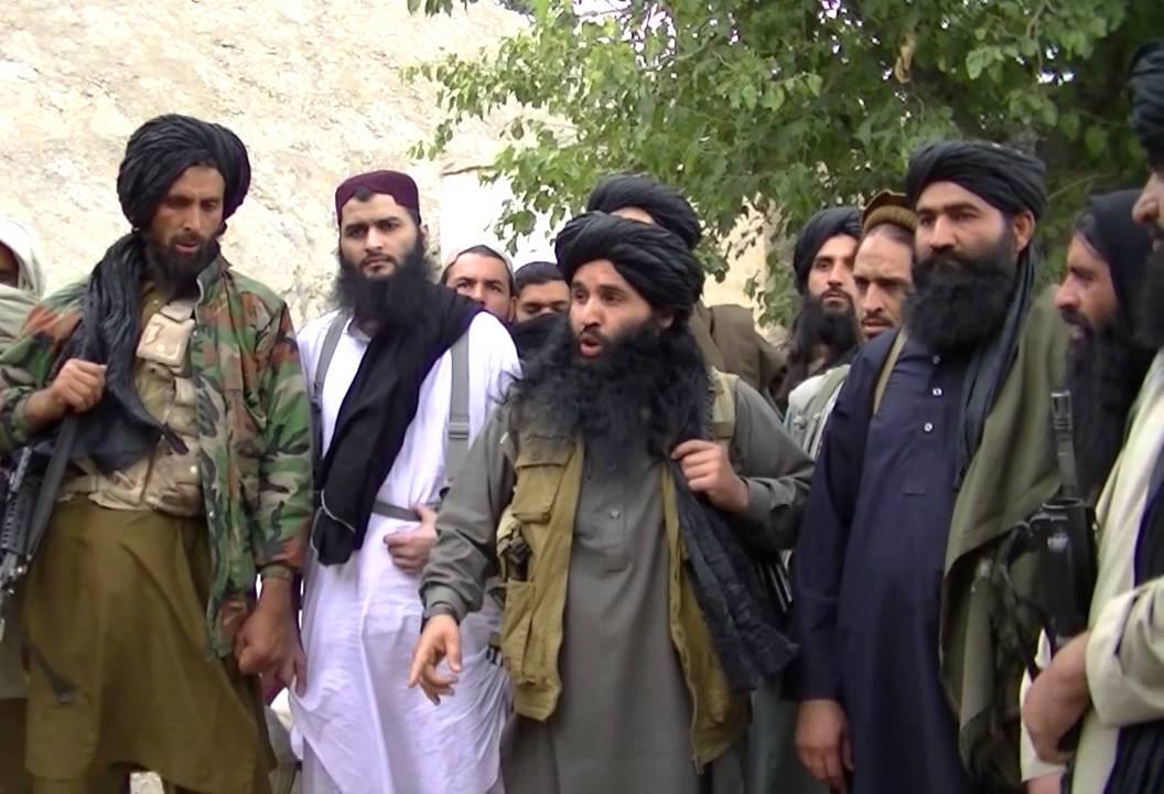 شقيق "زعيم طالبان" السابق في باكستان يسلم نفسه