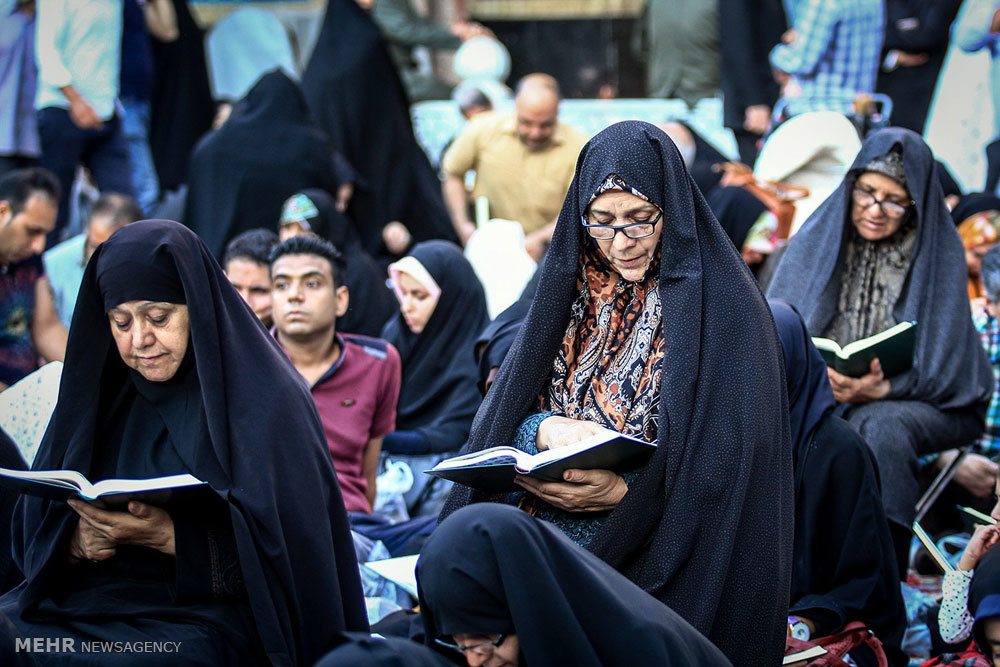 تصویری رپورٹ: حرم رضوی میں قرآن خوانی کی شاندار تقریب