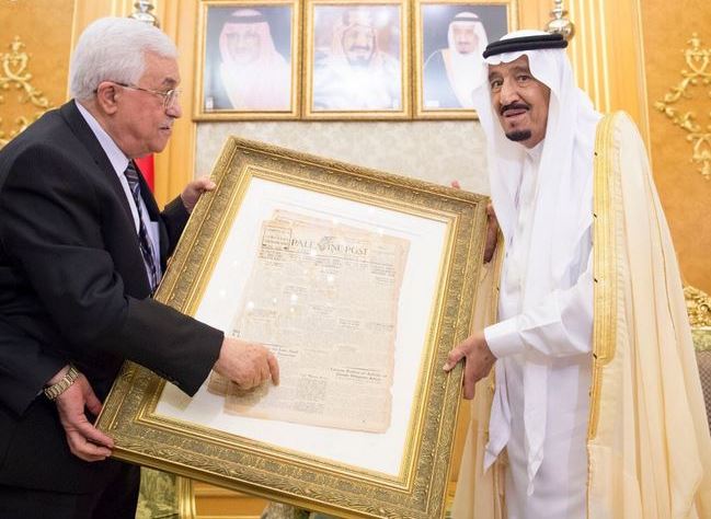 بعد لقائهما..هذه هدية محمود عباس للملك السعودي + (صور)