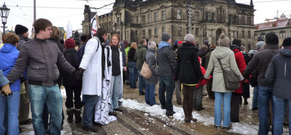 Menschenkette setzt ein Zeichen gegen den Hass