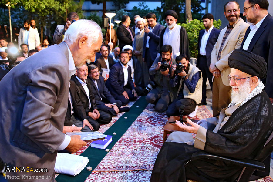 تقارير مصور/ قائد الثورة يستقبل الشعراء والادباء