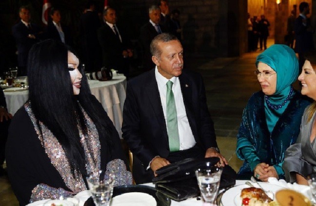 أردوغان يستنكر مهاجمة متناولي مشروبات كحولية في رمضان