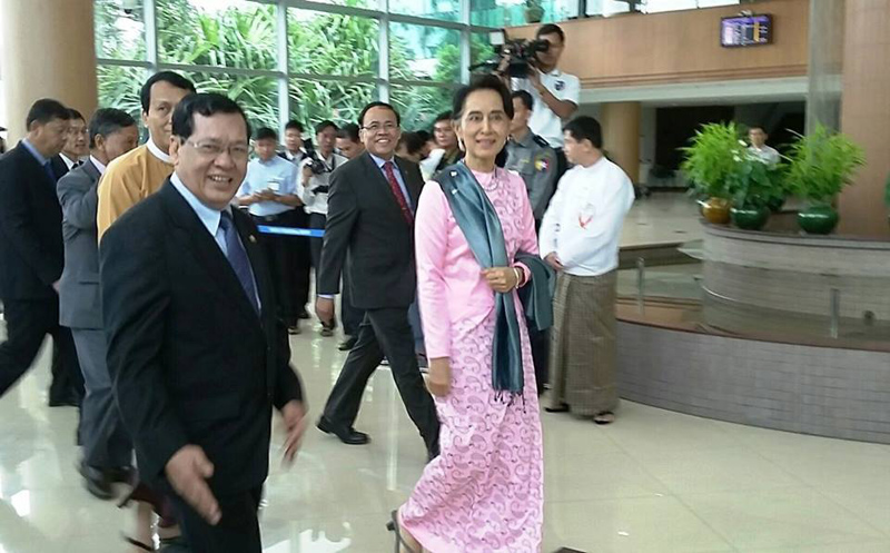  ေဒၚေအာင္ဆန္းစုၾကည္၏ ထမ္ဟင္ ဒုကၡသည္စခန္း သြားေရာက္မည့္အစီအစဥ္ ဖ်က္သိမ္း