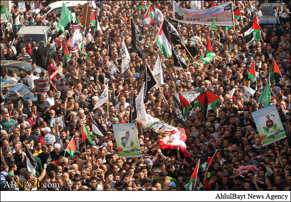 الآلاف يشيعون فتى فلسطينيا قتله جيش الإحتلال