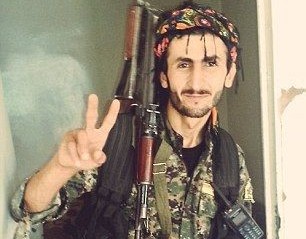احد مقاتلي حماية الشعب ينشر صورة لقصر زعيم داعش التكفيري + (صورة)