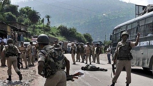کشمیر؛ عسکریت پسندوں کا سیکورٹی فورس کی بس پر حملہ، متعدد جوان ہلاک