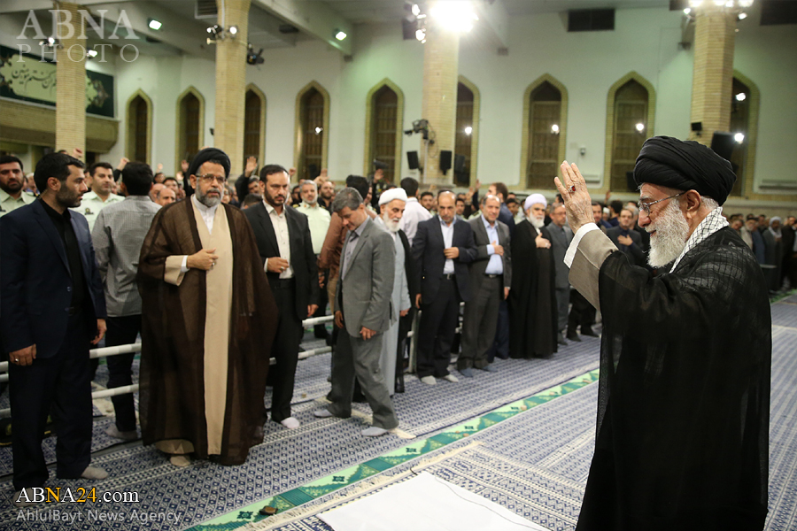 قائد الثورة يشارك في مراسم العزاء بذكرى استشهاد امير المؤمنين (ع) + (صور)