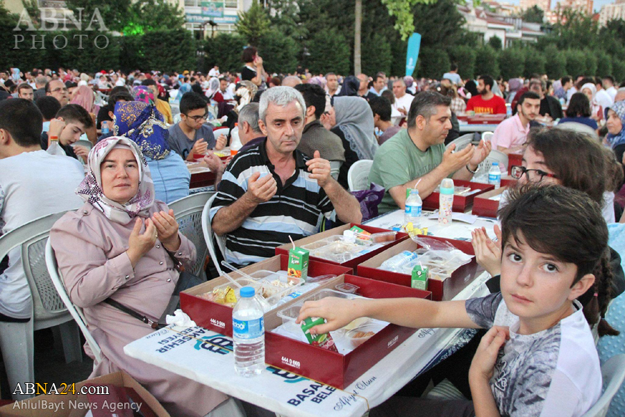 تقرير مصور/ فطور جماعي في شهر رمضان المبارك بمدينة اسطنبول 