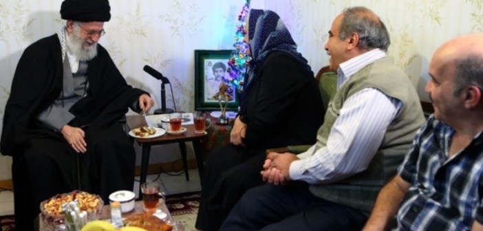  Imam Khamenei, die Kriegsfront und Märtyrer-Familien (Teil: 1) 