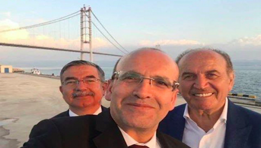 Atatürk Havalimanı saldırısından sonra AKP'liler: Konfetilerle köprü açtılar, sırıtarak selfie çektiler