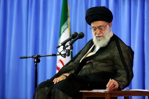 Imam Khamenei Urges Firm Action on Unconventional Salaries                                                                      