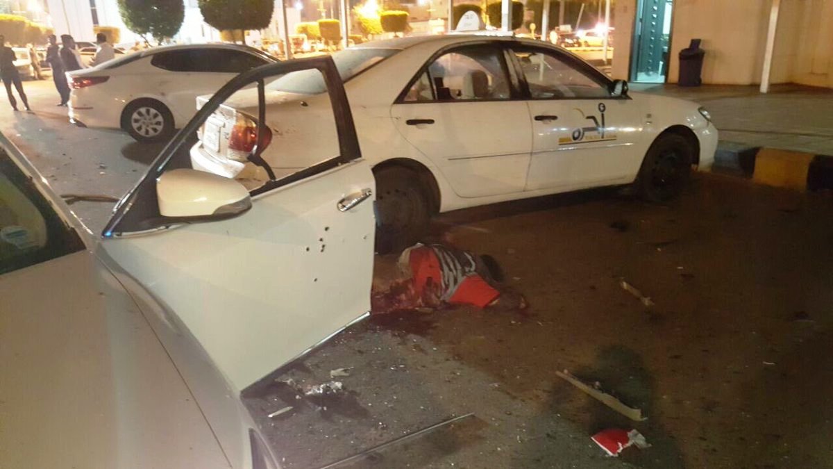 Suicide bomber blows himself up at US consulate in Saudi Arabia, two wounded / Pics