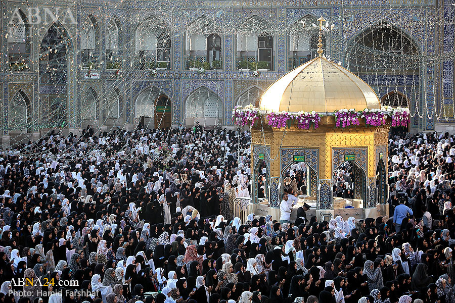 تصویری رپورٹ: حرم رضوی میں نماز عید فطر