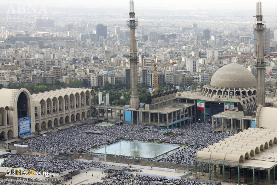 إقامة صلاة عيد الفطر المبارك في طهران بإمامة قائد الثورة الاسلامية