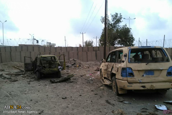 Yemen's Aden army base hit by double car bomb attack / Pics