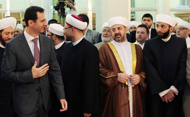 El Presidente Bashar al-Assad Asiste a la Ceremonia del 'Id al-Fitr a Pesar de las Amenazas del Daesh 