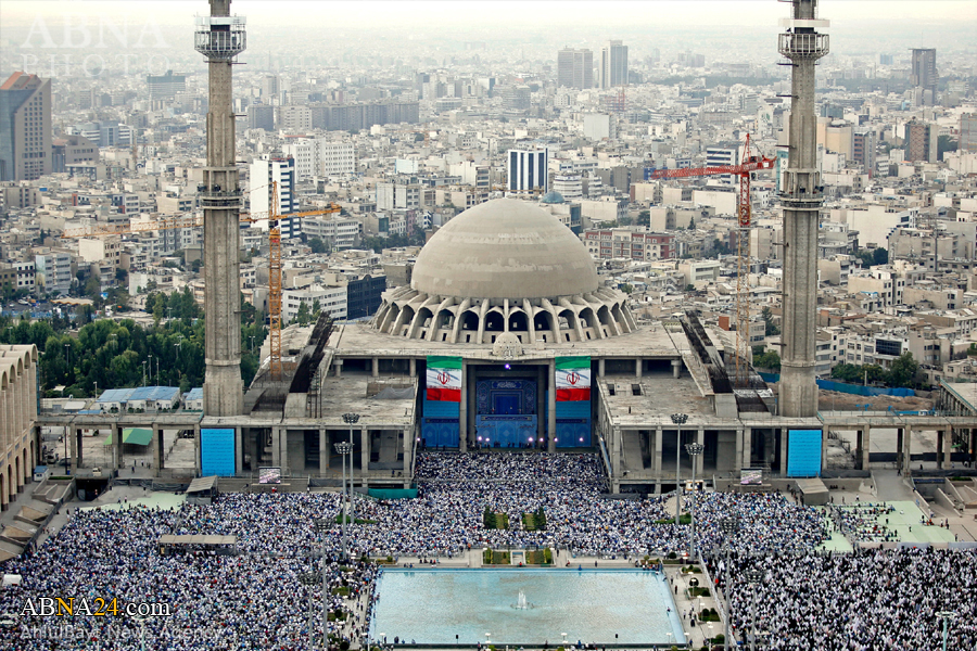تقرير مصور/ صلاة عيد الفطر بإمامة قائد الثورة الاسلامية في طهران