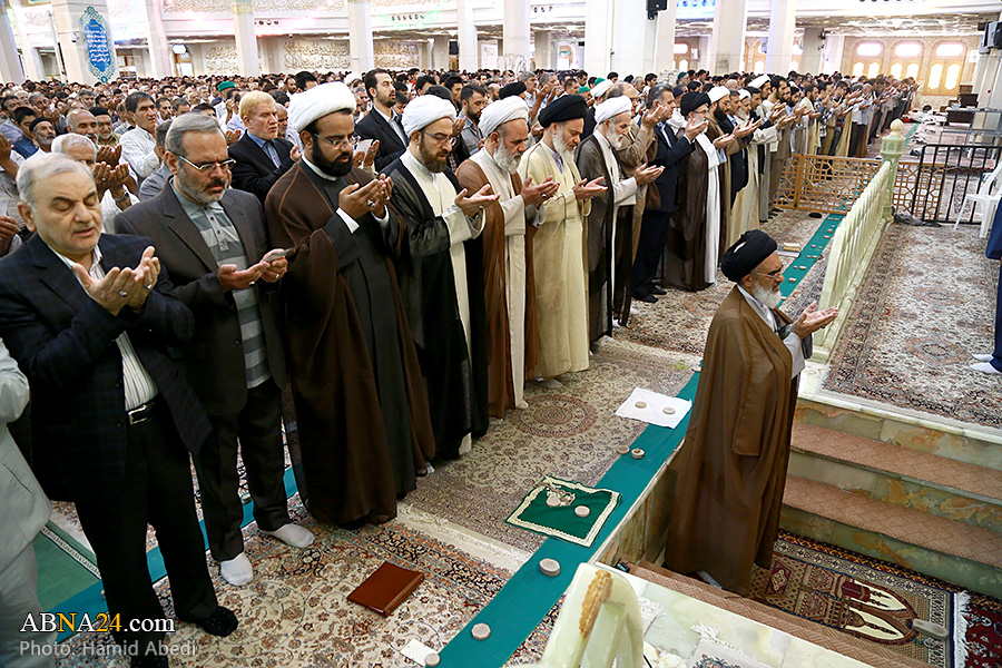 تقرير مصور/ إقامة صلاة "عيد الفطر" بحرم المعصومة (ع) في قم المقدسة