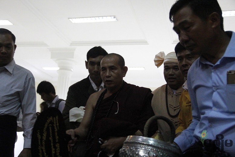  ေနျပည္ေတာ္ေရာက္ မိုင္းဖုန္းဆရာေတာ္အား ေဒၚေအာင္ဆန္းစုၾကည္ ဖူးေျမာ္