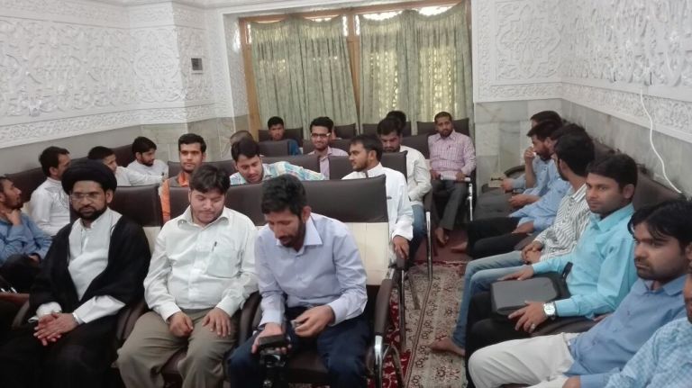 قم، حرم حضرت معصومہ(س) میں اردو زبان کے دروس تفسیر کی اختتامی تقریب
