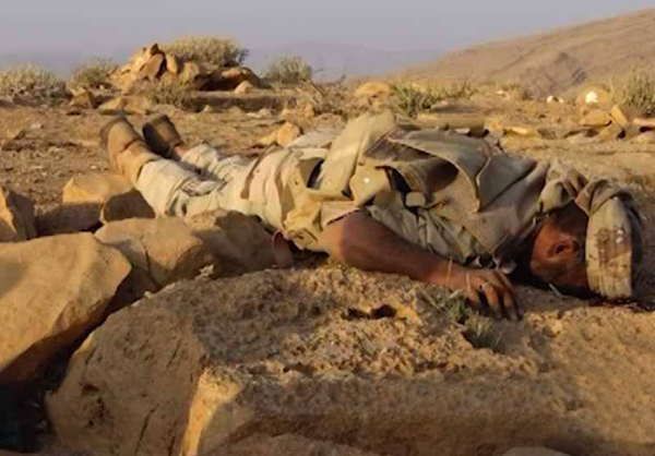 الجيش اليمني يقتل 50 عنصرا من قوات هادي ويسيطر على مواقع سعودية 