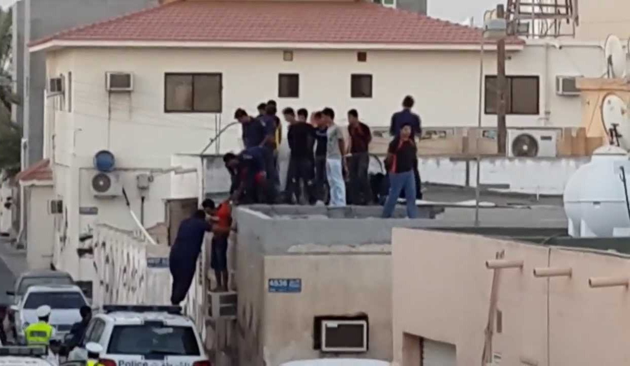 النيابة الخليفية توقف لمدة شهر 4 من معتقلي المعامير بينهم امرأة