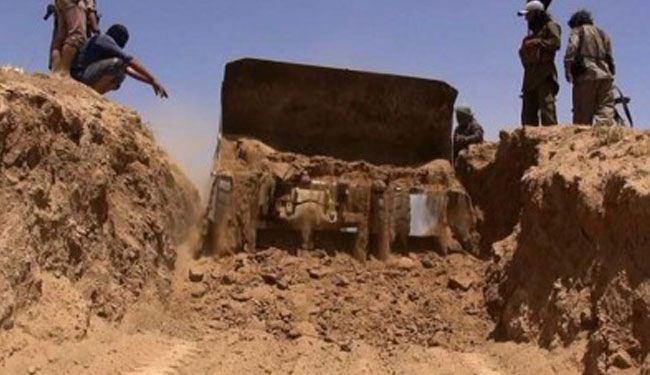 الموصل : داعش يحفر الخنادق داخل الازقة