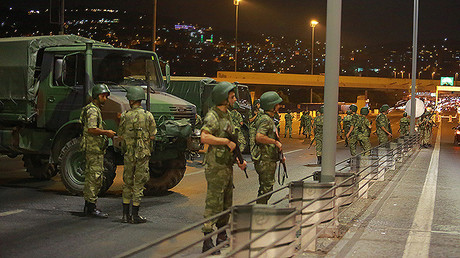 “Turquía dice que el Ejército ha Tomado el Poder de la Totalidad del País”