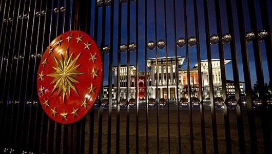   Cumhurbaşkanlığı Sarayının Kuşatıldığı İddia Ediliyor