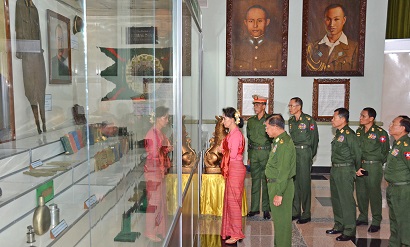 ေဒၚေအာင္ဆန္းစုၾကည္ တပ္မေတာ္စစ္သမိုင္းျပတိုက္သို႔ ပထမဆံုးအႀကိမ္ သြားေရာက္ေလ့လာ
