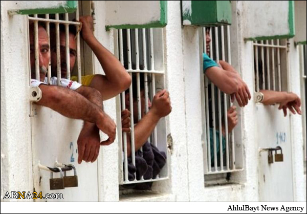 أسرى فلسطينيون يضربون عن الطعام تضامناً مع الأسير كايد