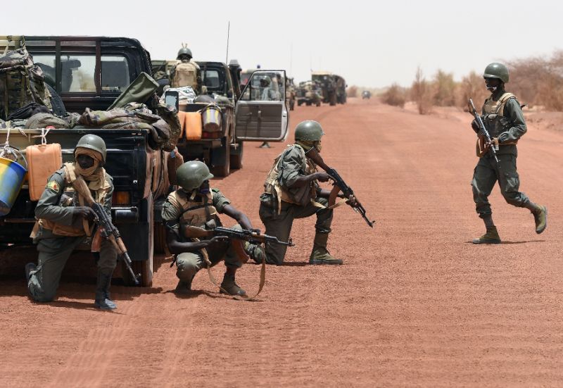 Militants kill 17 soldiers in attack on Mali army base