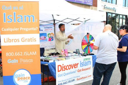 US Muslim Volunteer Group Distributes Qurans in Chicago