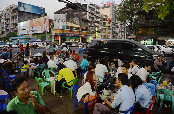 ျမန္မာႏုိင္ငံတြင္ ဗုဒၶဘာသာကိုးကြယ္သူ အနည္းငယ္ေလ်ာ့က် ခရစ္ယာန္ႏွင့္ အစၥလာမ္ဘာသာကိုးကြယ္သူတိုးလာ