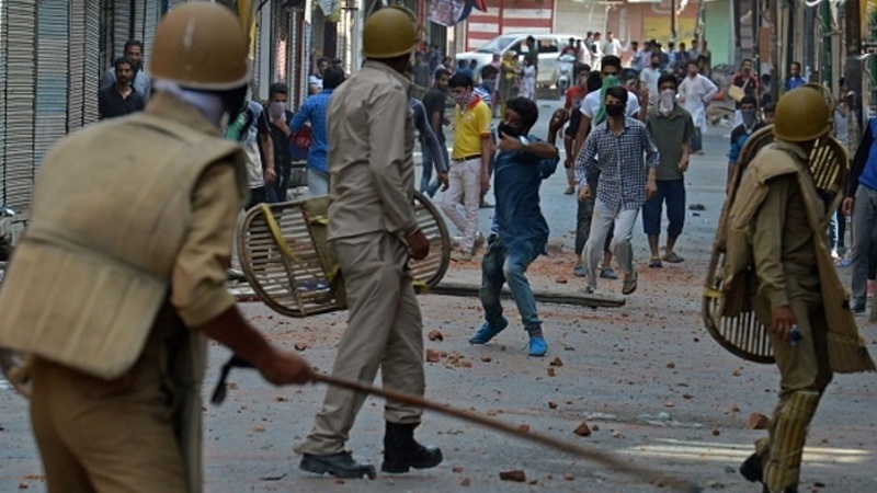 کشمیر میں تیرہویں روز بھی حالات کشیدہ
