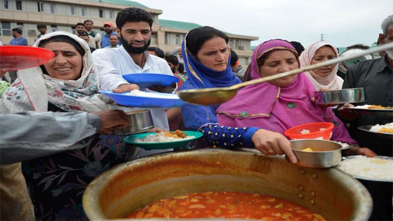 कश्मीर में खाने पीनेकीचीज़ों का संकट जनजीवन प्रभावित।