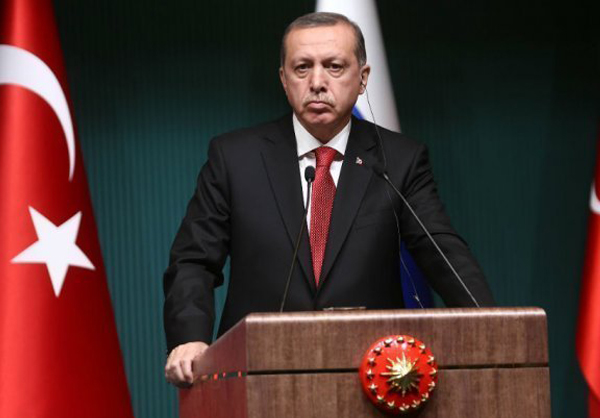 اردوغان يحكم قبضته على البلاد ويأمر بإغلاق مدارس خاصة وجمعيات خيرية ونقابات