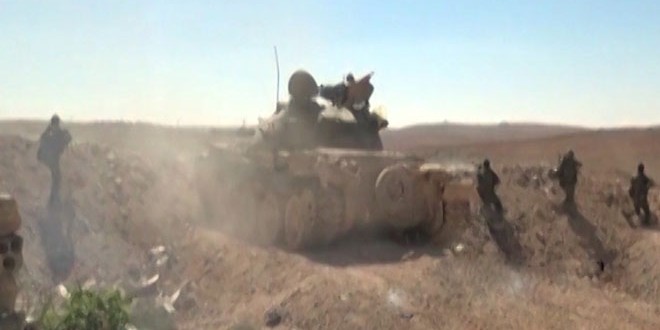 Destruction de QG et de véhicules des terroristes de Daech dans la banlieue de Hama