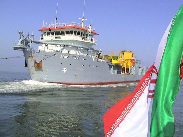 ايران توقف سفينة اماراتية في مياه الخليج الفارسي