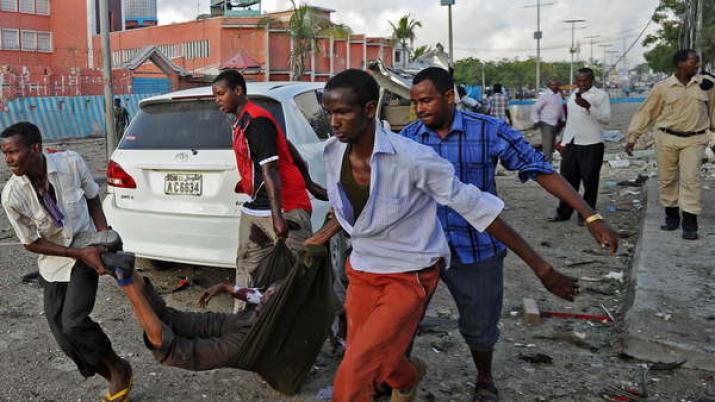 “Dos Ataques Terroristas Simultáneos Asolan Hoy  la Capital Somalí”