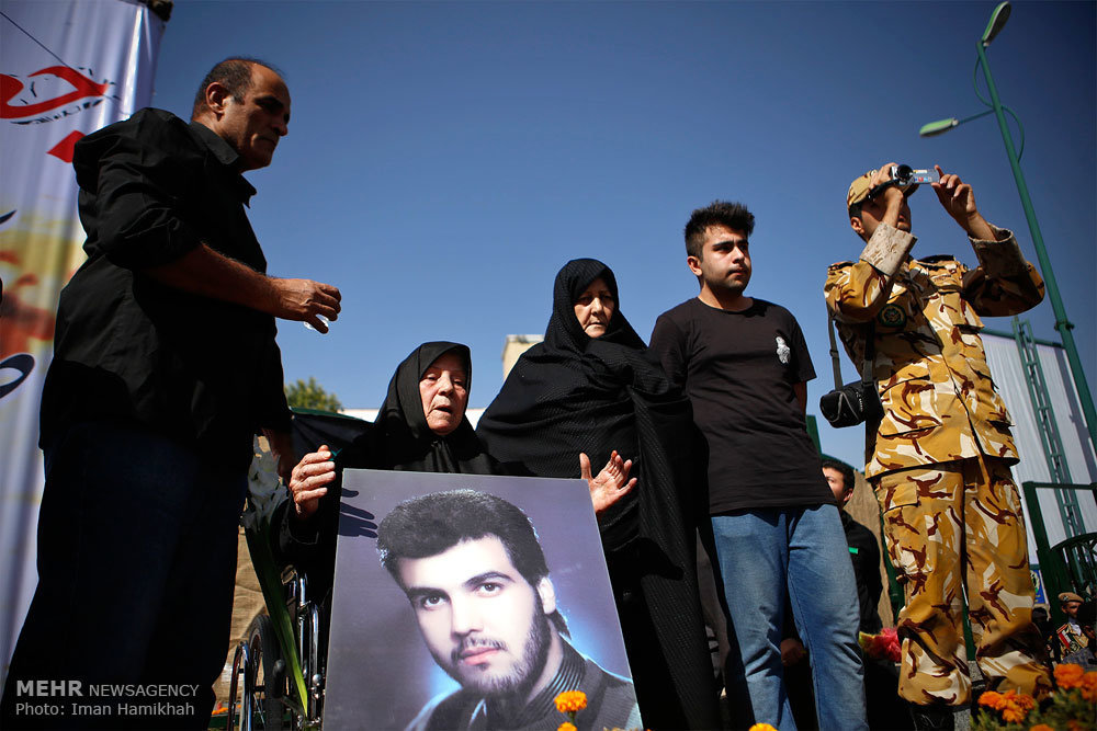 تصویری رپورٹ: ہمدان میں دفاع مقدس کے7 شہداء کی تشییع جنازہ