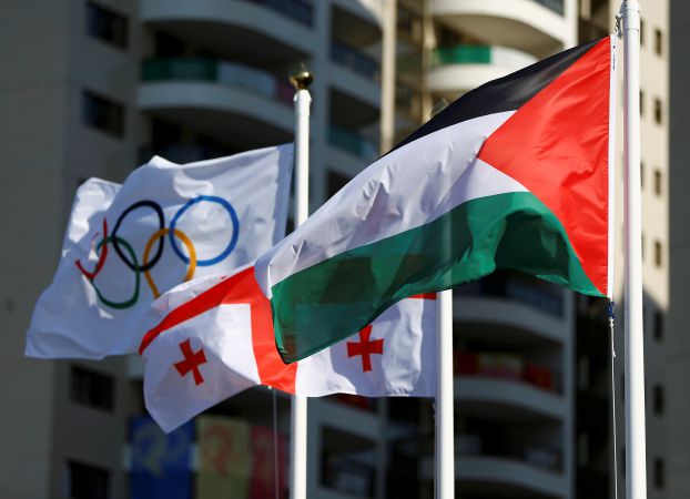 إسرائيل تحتجز ملابس الوفد الفلسطيني المشارك في ألعاب "ريو"!