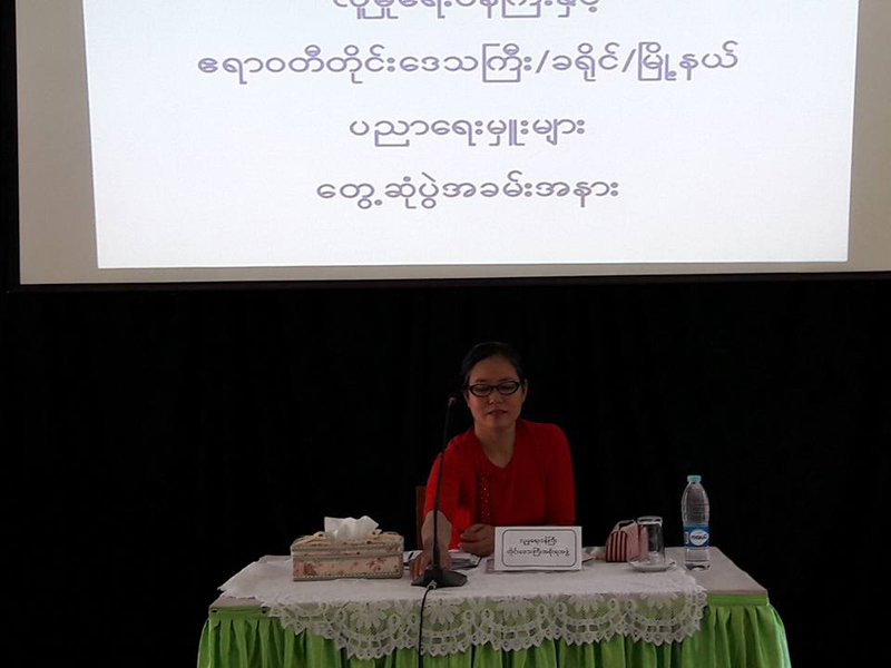ေရၾကည္၌ အထက္တန္းေက်ာင္းအုပ္တစ္ဦးက ေက်ာင္းသားမိဘမ်ားထံမွ ေငြေၾကးေတာင္းခံ၍ လူမႈေရး၀န္ႀကီးထံတိုင္